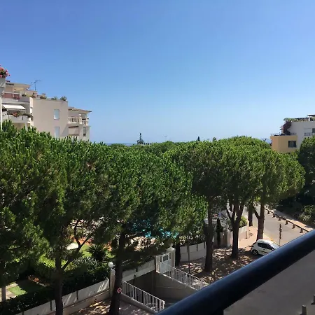 Front Luxury Near Airport Apartamento