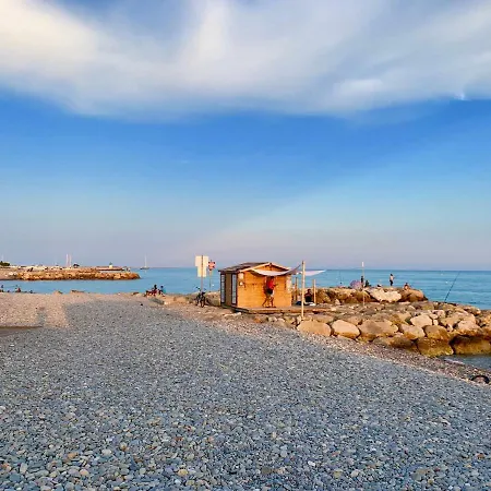 Front Luxury Near Airport * Καν-συρ-Μερ
